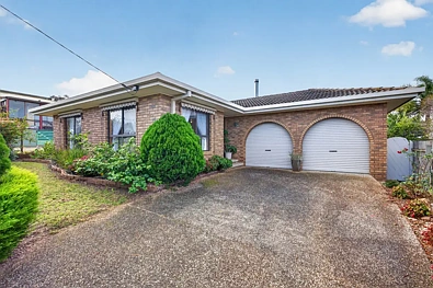 Lakes Entrance 3房  Relaxed Living, Remarkable Views!