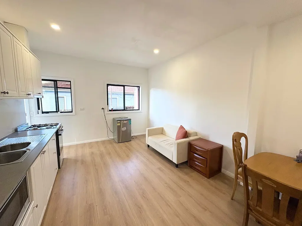 RENOVATED GRANNY FLAT
