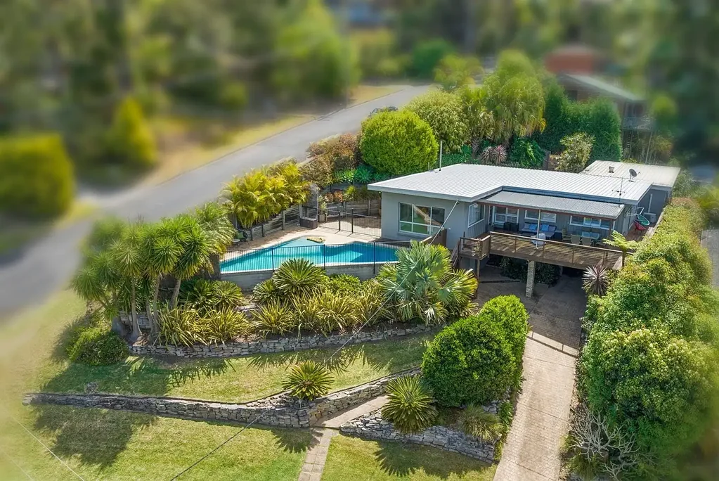 East Gosford 5ਬੈੱਡਰੂਮ A Light Filled Haven with Stunning Water Views