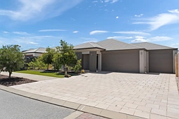27 Barrenjoey Parkway, Secret Harbour