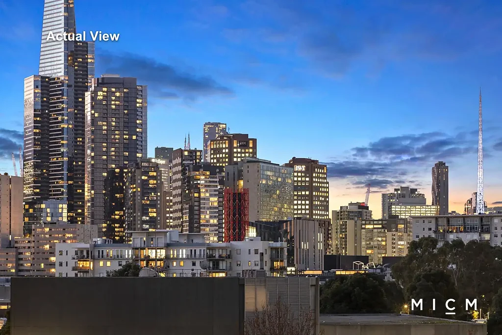 South Melbourne 2Moenga Renovated North-Facing Excellence with Stunning Views