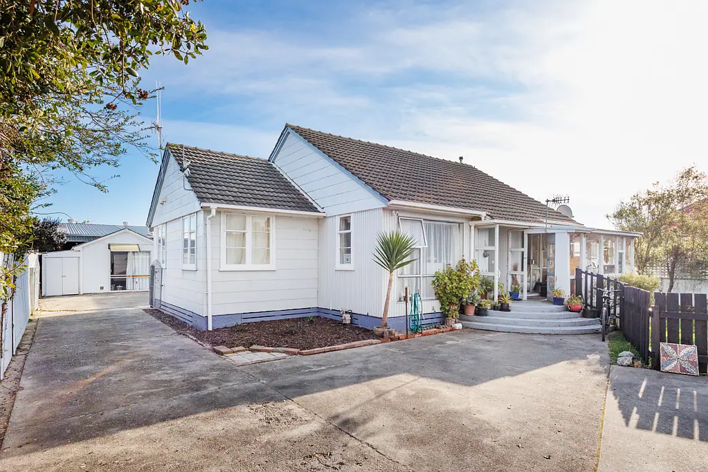 Roslyn 4ਬੈੱਡਰੂਮ Calling all investors and extended families!
