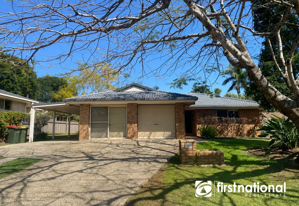 Bellmere 4 Slaapkamer Spacious Family Living on Bellmere's Most Attractive Town Street