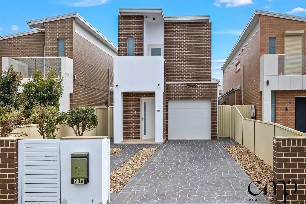 Modern 5 Bedroom Family Home !