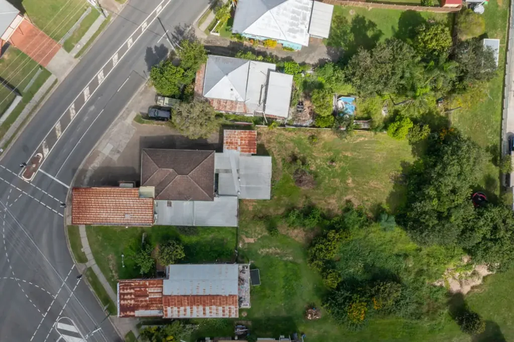 Tivoli 3 Slaapkamer Prime Landholding & Character Home – Substantial 1,295 m² Corner Allotment