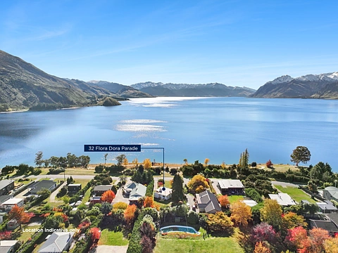 Lake Hawea 2房  Lakefront brilliance with huge potential