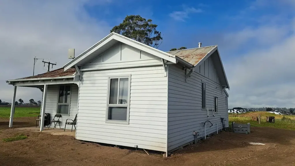 2 BEDROOM COTTAGE