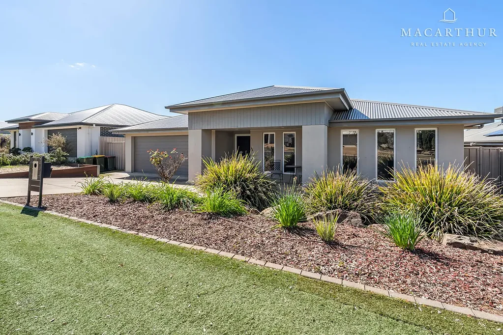 Lloyd 4Kwarto Stylish Family Living with Space and Comfort