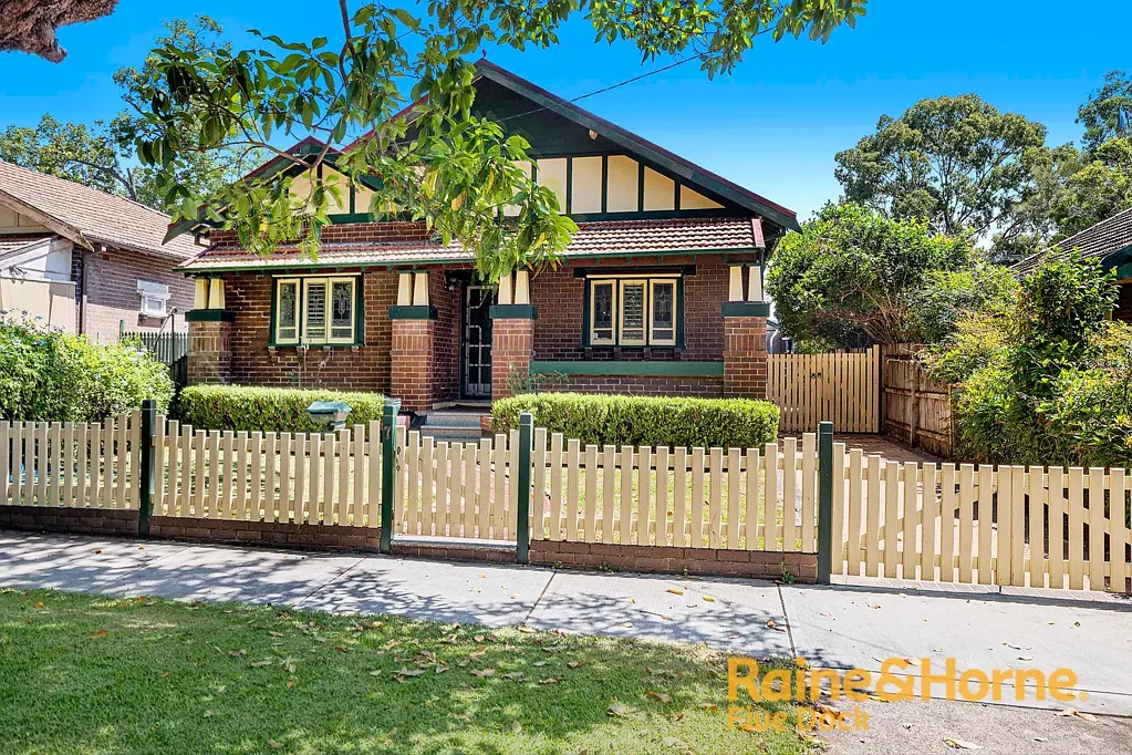 Charming 3 Bedroom Home In Prime Location