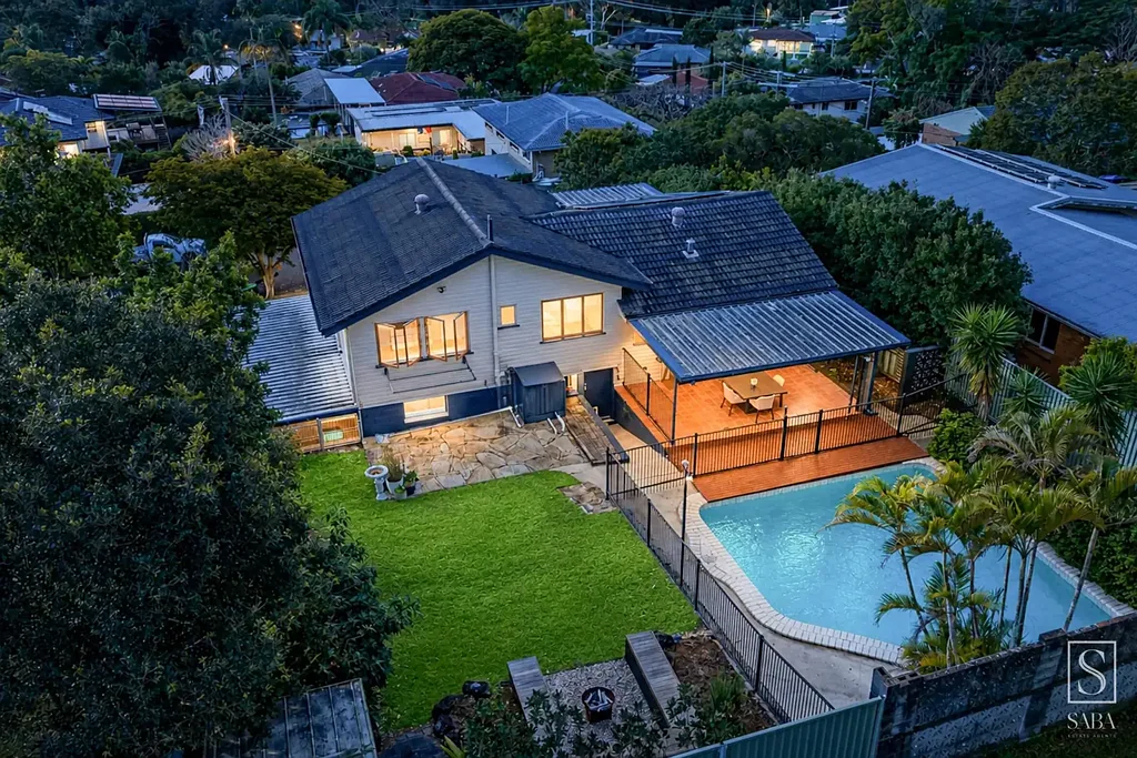 Jindalee 4Zimmer Impressive Family Living with Mt Coot-tha Views, Pool & Exceptional Versatility