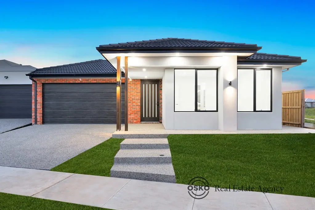 Tarneit 4 Bedroom 🔥 Must Be Sold! Spectacular Creek-Facing Residence | 69 Bless Drive, Tarneit – Emerald Park