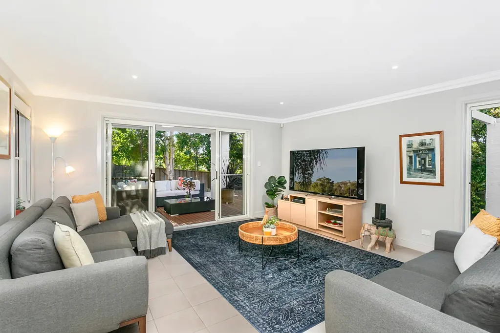 Berowra 5 Bedroom Large Home within Garden Oasis