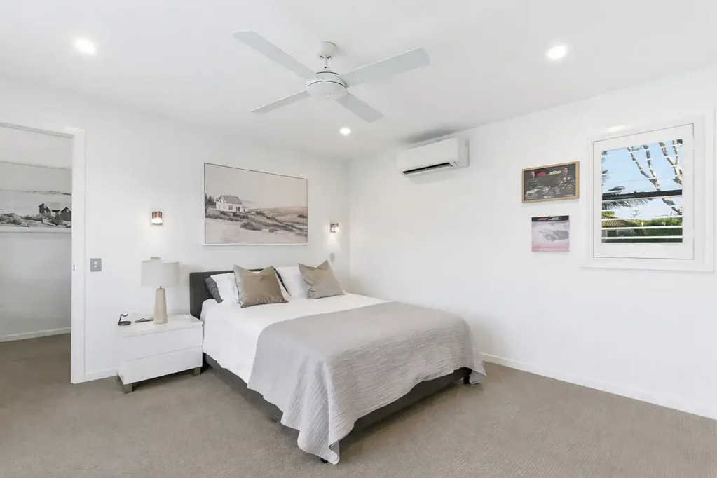 Clear Island Waters 3房  LUXURY RENOVATED TOWNHOUSE IN ONE OF GOLD COAST'S MOST CENTRAL & SOUGHT AFTER LOCATIONS