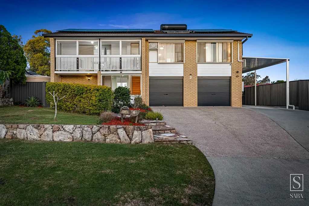 Riverhills 3 Bedroom ELEVATED FAMILY ENTERTAINER – IMMACULATELY UPDATED & MOVE-IN READY
