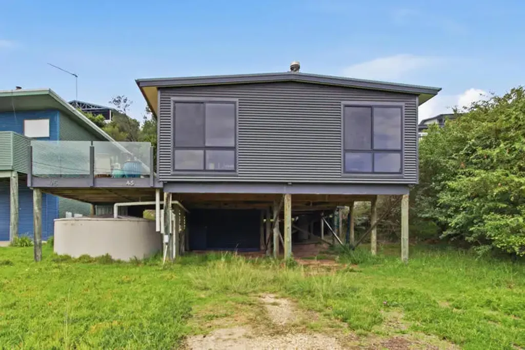 Loch Sport 4Kwarto PERFECTLY POSITIONED COASTAL ESCAPE - WATER VIEWS, RENOVATED EXTERIOR AND ROOM FOR THE WHOLE FAMILY.