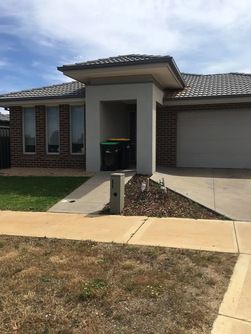 4 bedroom family home with 2 living spaces!