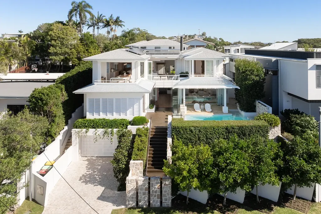 Alexandra Headland 4房  Chris Clout Masterpiece with Ocean Views in the Golden Triangle