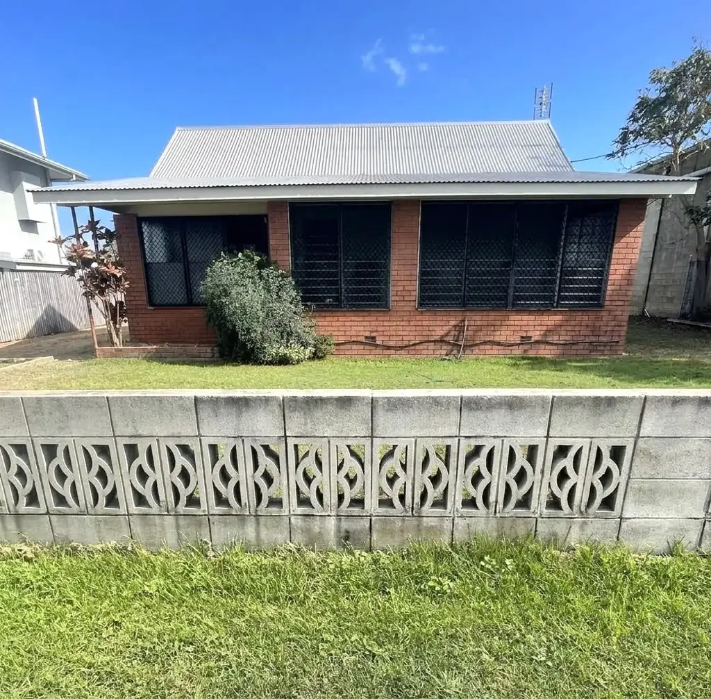 Ayr 3Zimmer 3 Bedrooms, 3 Bay Shed, Quarter Acre Block, Prime Location