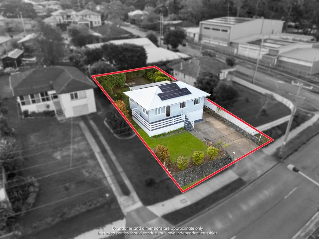 Upper Mount Gravatt 3房 高曝光主干道 临街双车库 可改家庭办公室 开放式厨房 宽敞带顶露台 树荫花园 私密卧室 中央浴室浴缸 便捷购物中心 快速接驳交通 Must Be Sold !