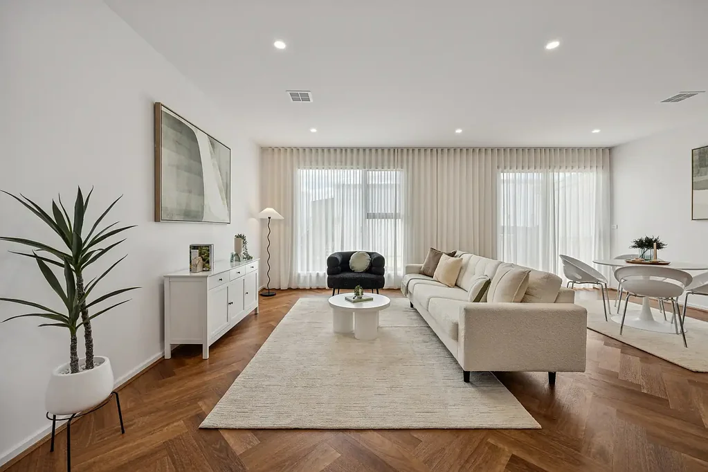 Whitlam 4房  Big on luxury, low on maintenance.