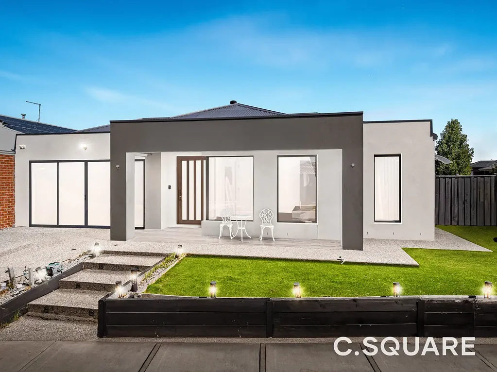 Mickleham 5chambre 2 MASTERS | 2 LIVINGS | 3 BATH | 2 KITCHENS | 4 TOILETS