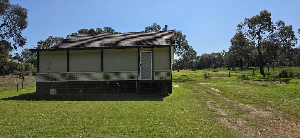 Kojonup 3房  Land and cottage on edge of town