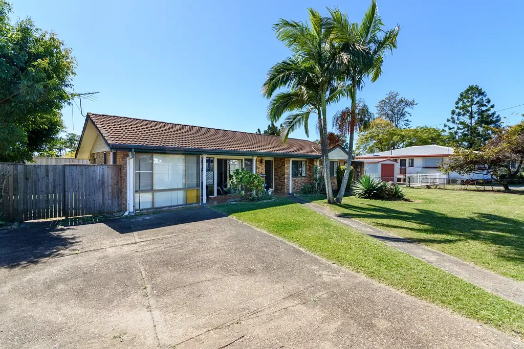 Caboolture 3બેડરૂમ Attention Investors - Competitively Priced on a 660m2 Corner Block