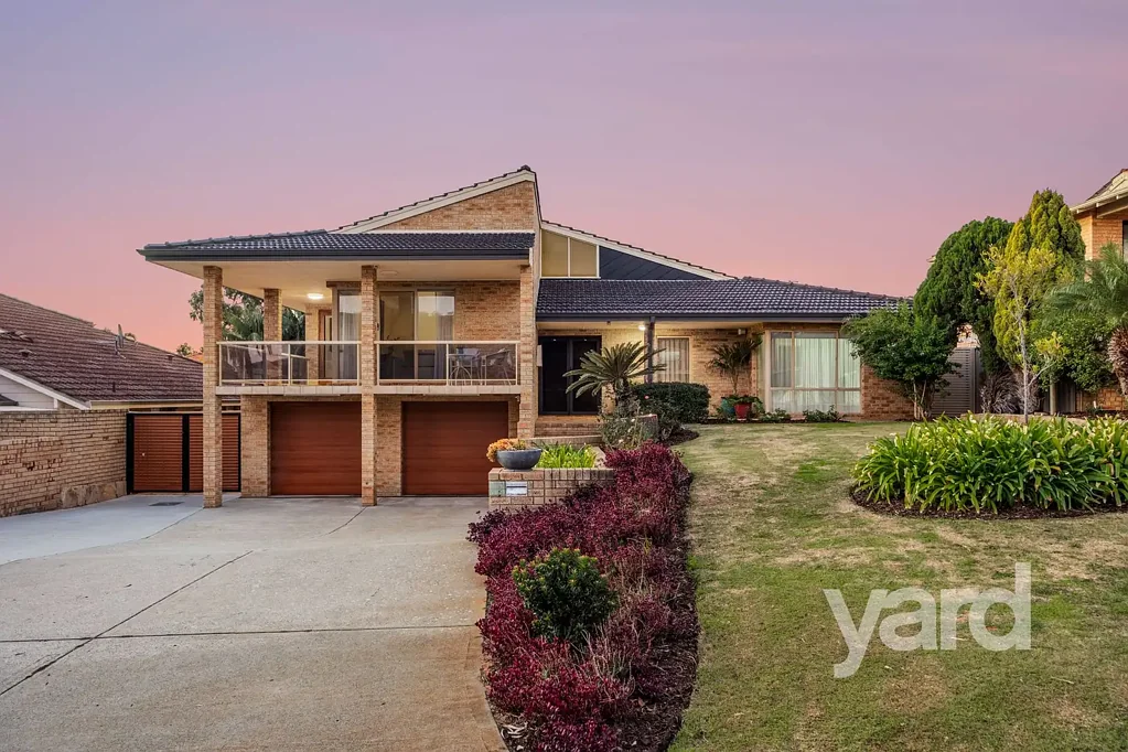 12 Arlington Loop, Coogee, WA 6166