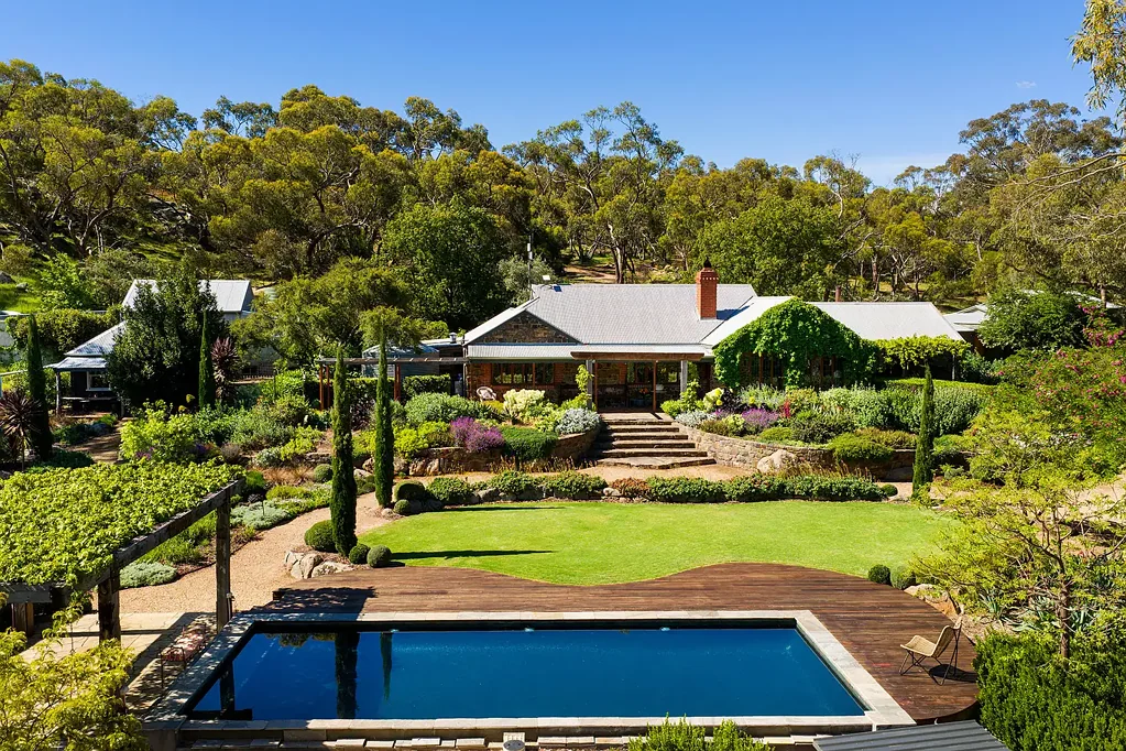 Maldon 5ਬੈੱਡਰੂਮ Grandeur Amidst Landscaped Perfection