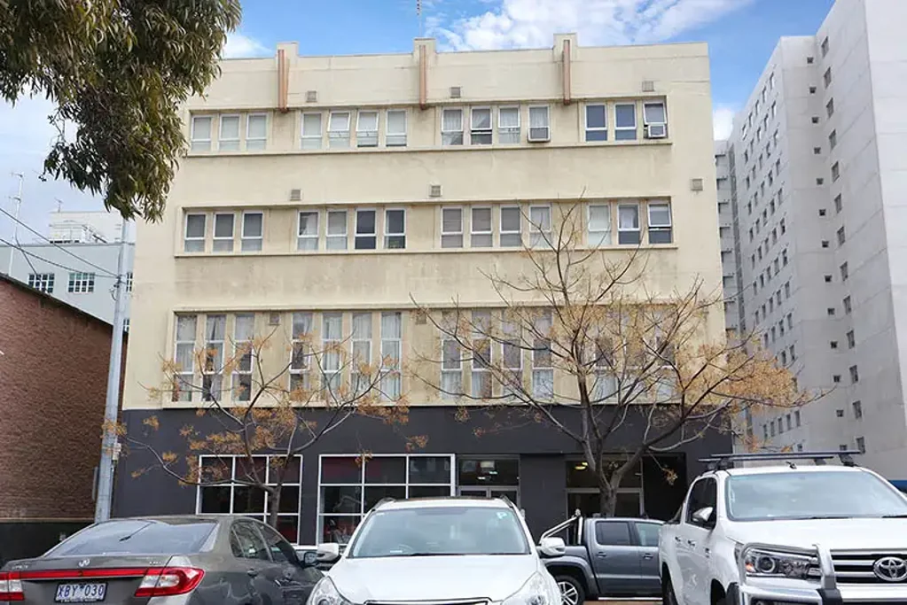 Furnished Studio Apartment - Students Welcome
