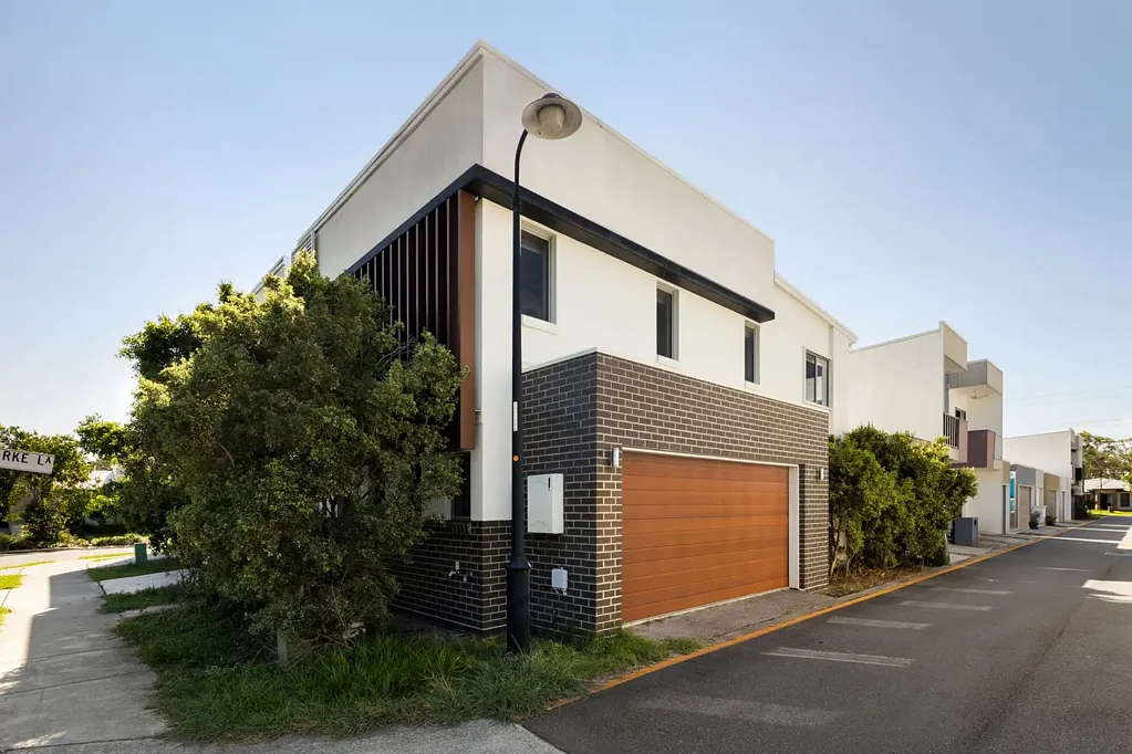 Fitzgibbon 3कमरा Quality Home On Two Levels!