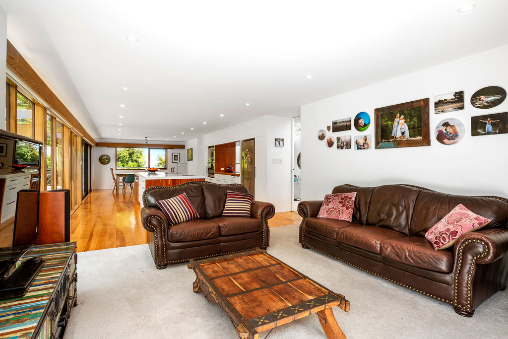 10 Catherine Grove, Tirohanga, Lower Hutt, 5 침실, 2 욕실