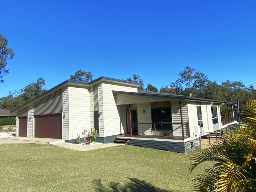Gatton Stunning Property on 3,095m2 - Sheds Galore - Paradise !!