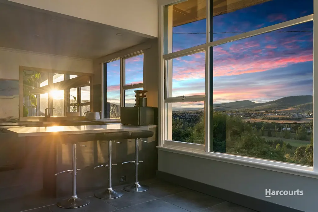 New Norfolk 5غرفة نوم A Rare Find: Grand Home with Space, Views, and Convenience