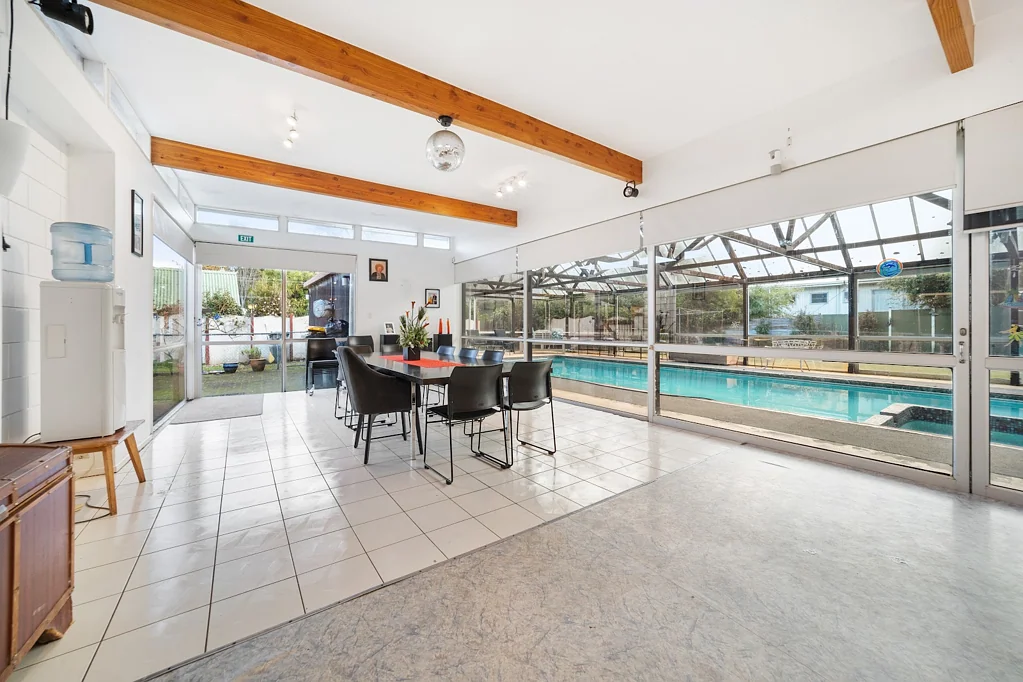 Mangere East 9침실 Massive opportunity awaits!