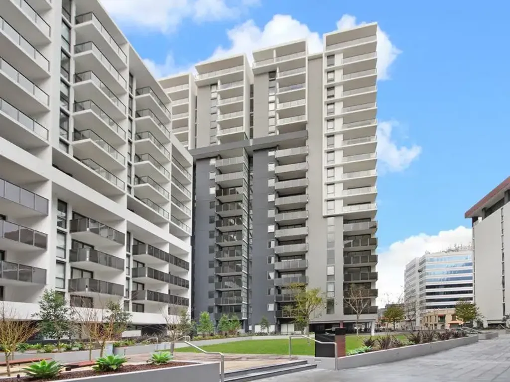 2 BEDROOM LUXURY APARTMENT IN DESIGNER COMPLEX