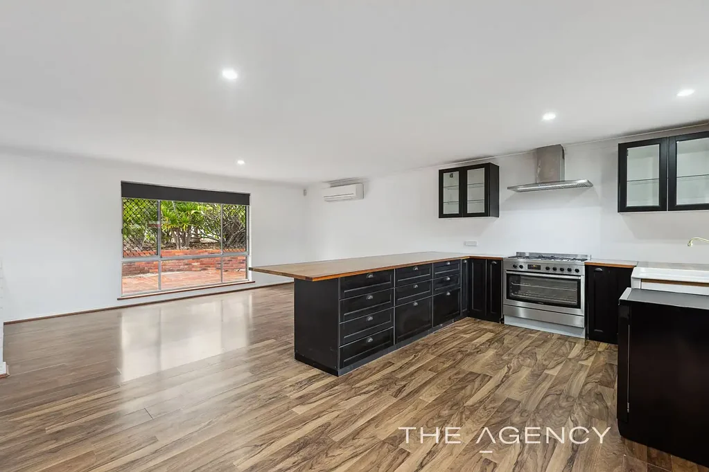Wanneroo 3ਬੈੱਡਰੂਮ Beautifully Renovated Home with Pool, Workshop & Endless Lifestyle Appeal!