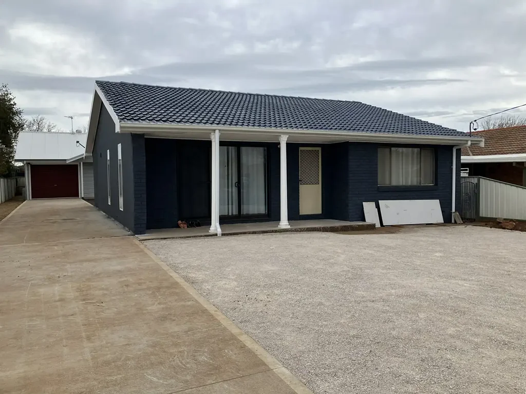 Charming 3-Bedroom Home for Rent in Dubbo. Perfect for Downs