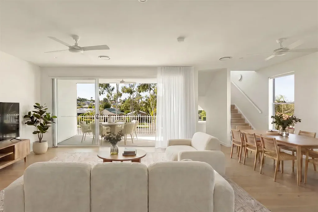 Brand New Double Garage Luxurious Villa with Private Terrace and Multipurpose room!Walking Distance to Margate Beach and Shopping Centre!