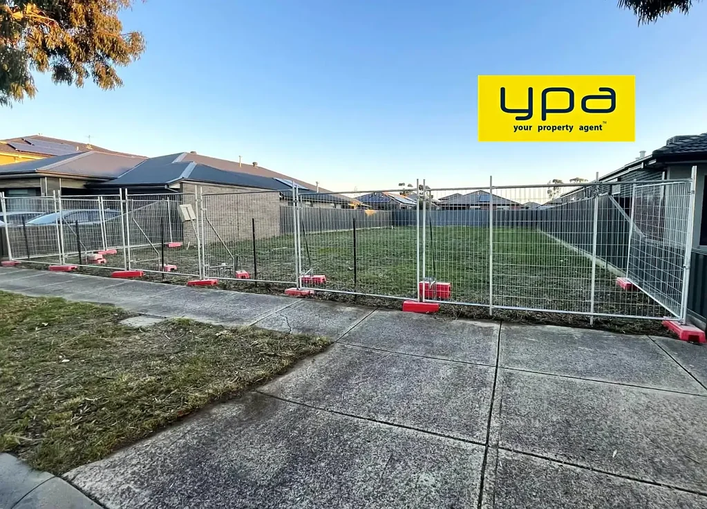 Roxburgh Park 平坦地块省预算 宽临街面多停车 超长后院可游池 朝北朝向全围栏 成熟社区近配套 BUILD YOUR DREAM HOME IN ROXBURGH PARK’S FINEST POCKET, ON THE PICTURESQUE "GREENVALE RESERVOIR" BORDER! 🌊🌿