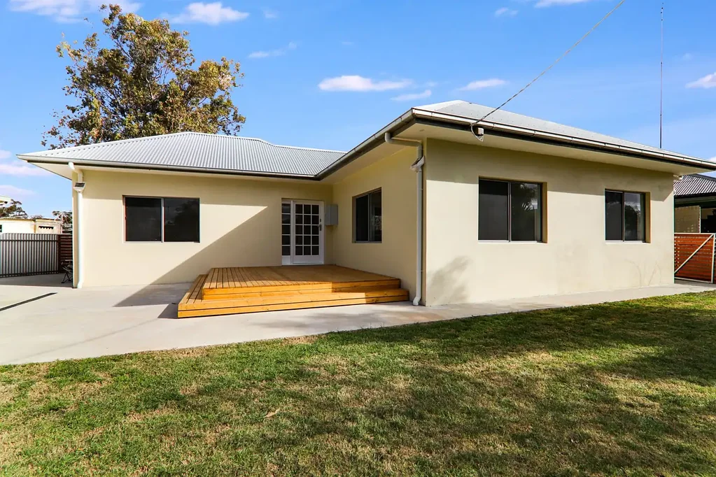 2 Tobruk Avenue, Warracknabeal, VIC 3393