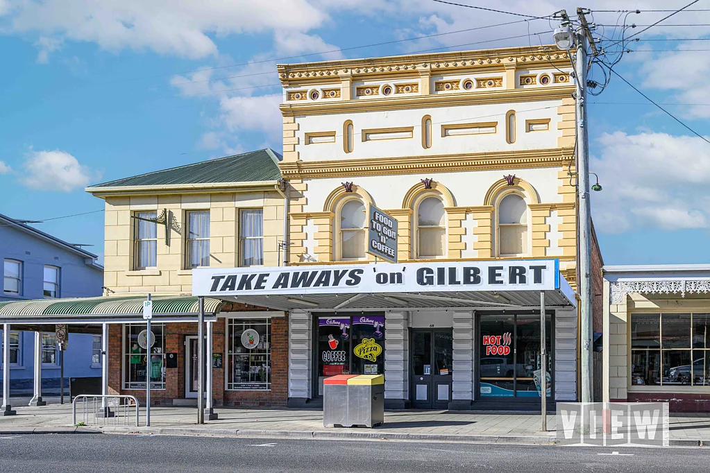 Latrobe 6chambre Historic Building For Sale in Main Street Latrobe!