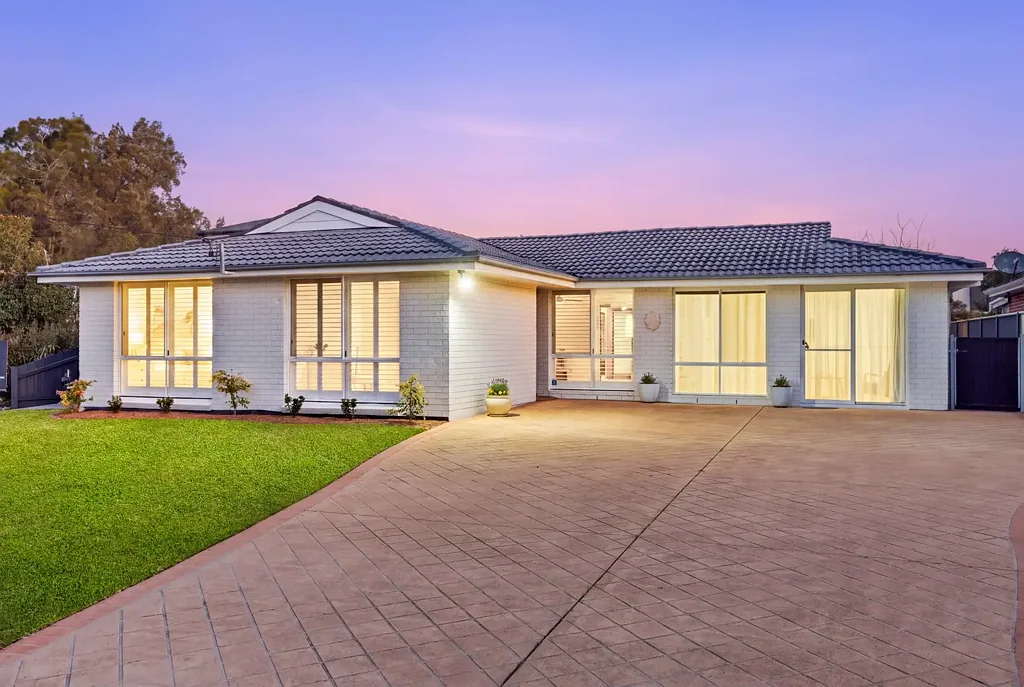 Bateau Bay 4 Bedroom Renovated Coastal Living Just Moments from the Beach