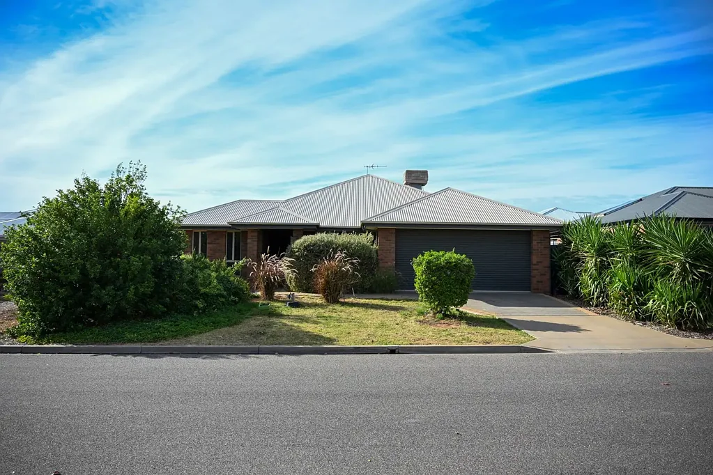 Family-Friendly 3 Bedroom Home in Red Cliffs