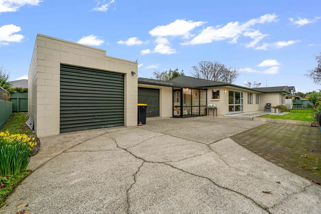 Richmond 5房  A practical, secure and spacious family home.