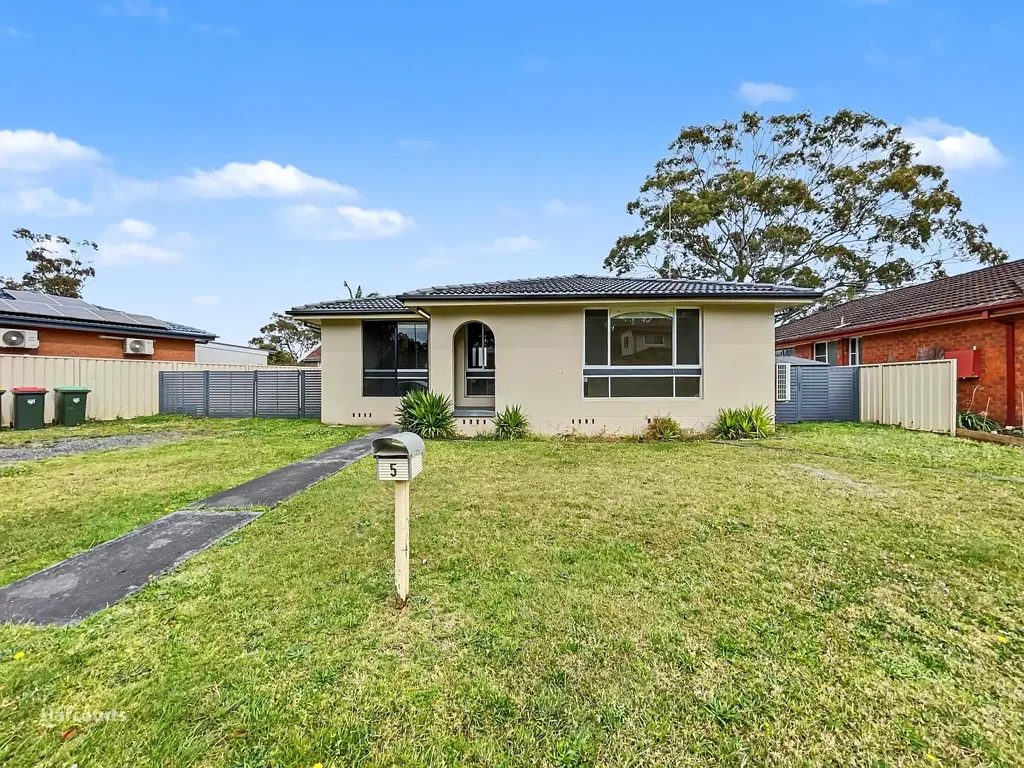 Freshly painted three bedroom ready to move into