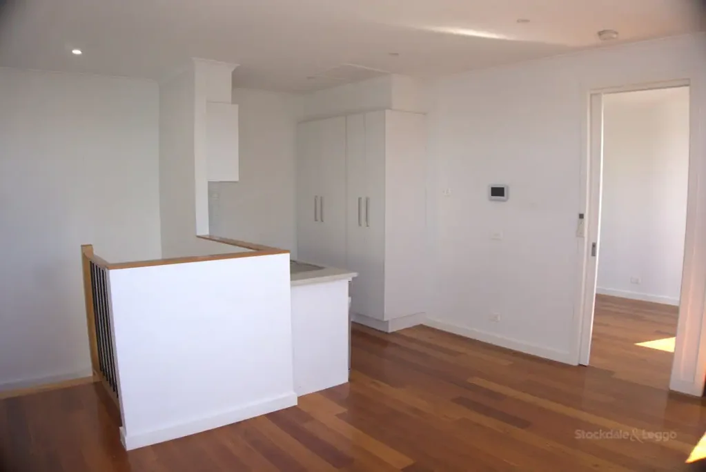 STYLISH 1 BEDROOM APARTMENT ABOVE BALAKA PLACE SHOPS!