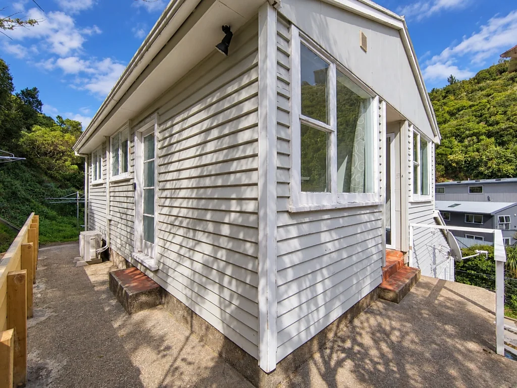 Brooklyn 2Kwarto Duplex: Two Income Streams + Value-Add Potential