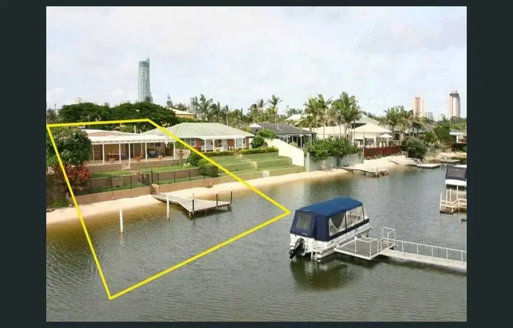 Waterfront Broadbeach Home – 3 Beds + First Week Rent Free!