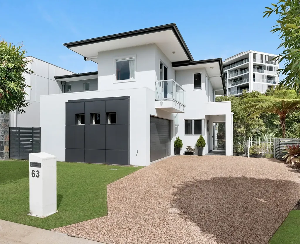 Merrimac 3房  Executive Duplex with Golf Course & Water Views